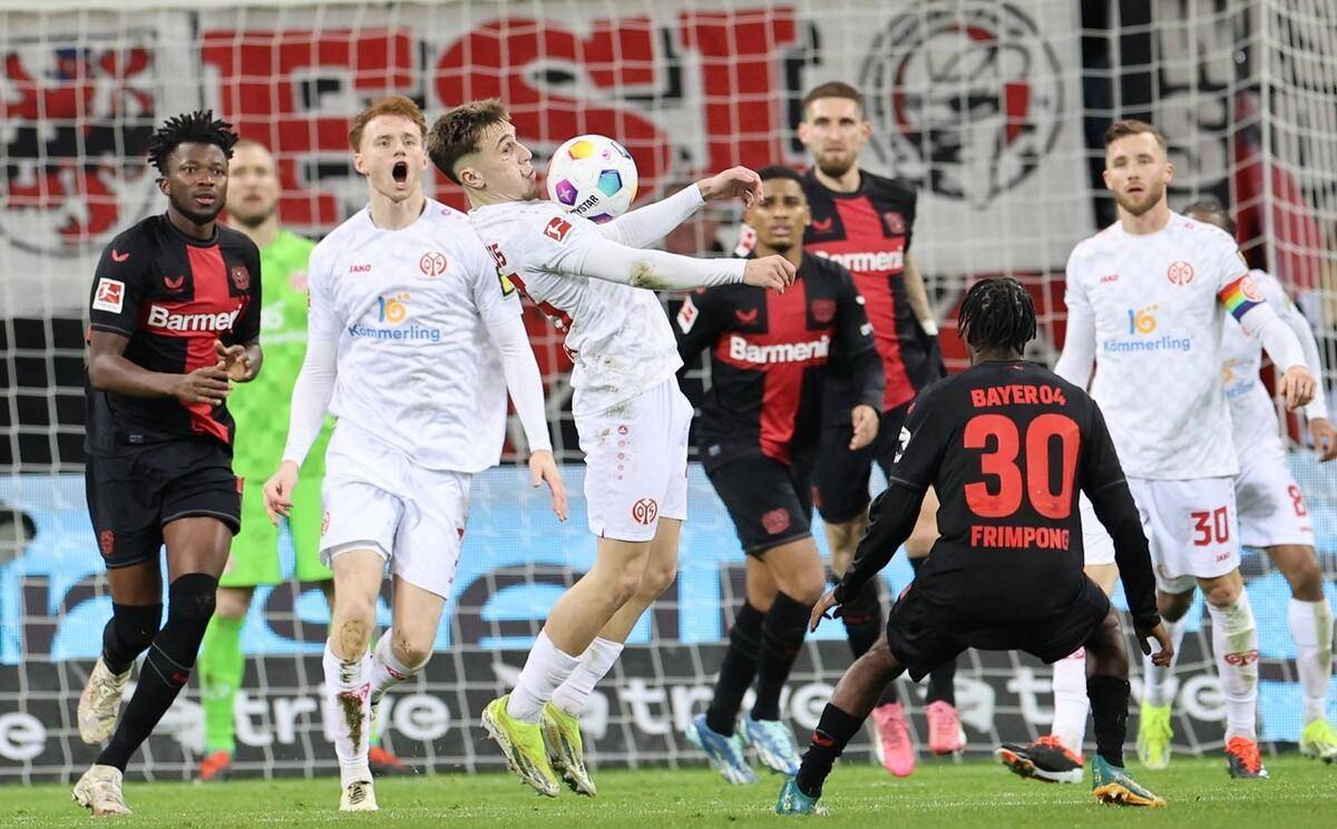 美因茨球员破门得分,帮助球队壮大 美因茨球员破门得分,帮助球队壮大