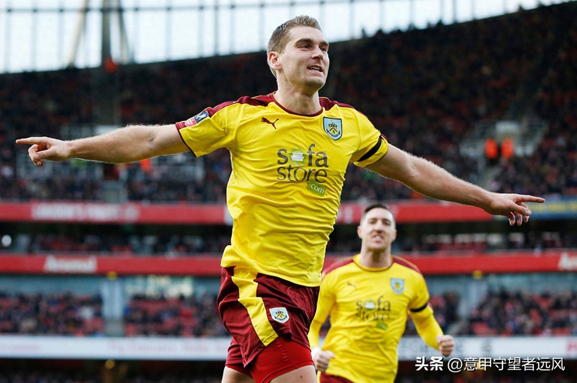 伯恩利临时主帅收获首胜，球员士气大振