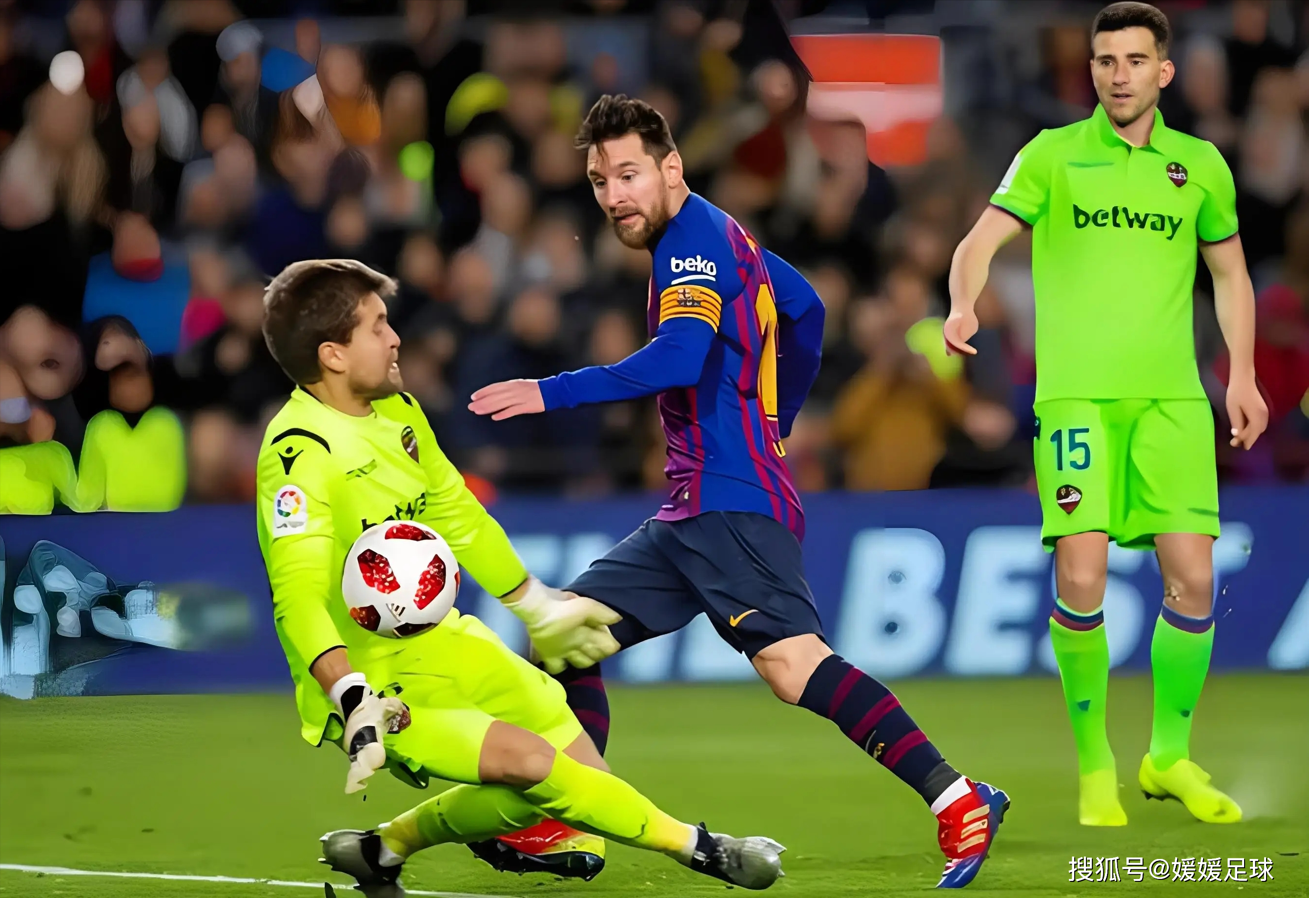 足球聚焦球员默契配合,比赛壮观精彩 足球聚焦球员默契配合,比赛壮观精彩