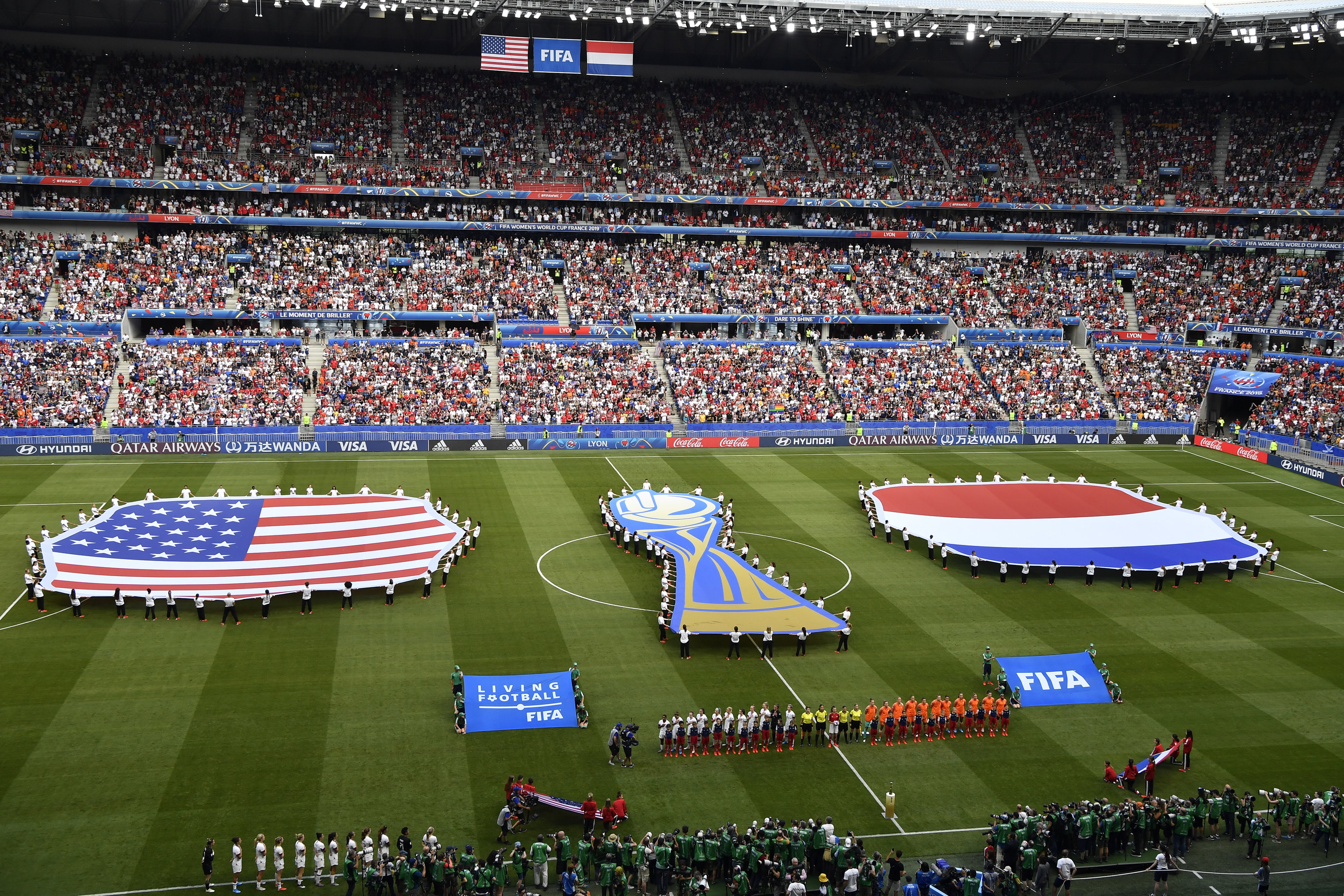 荷兰女足在对抗中获得胜利,斗志高涨 荷兰女足在对抗中获得胜利,斗志高涨
