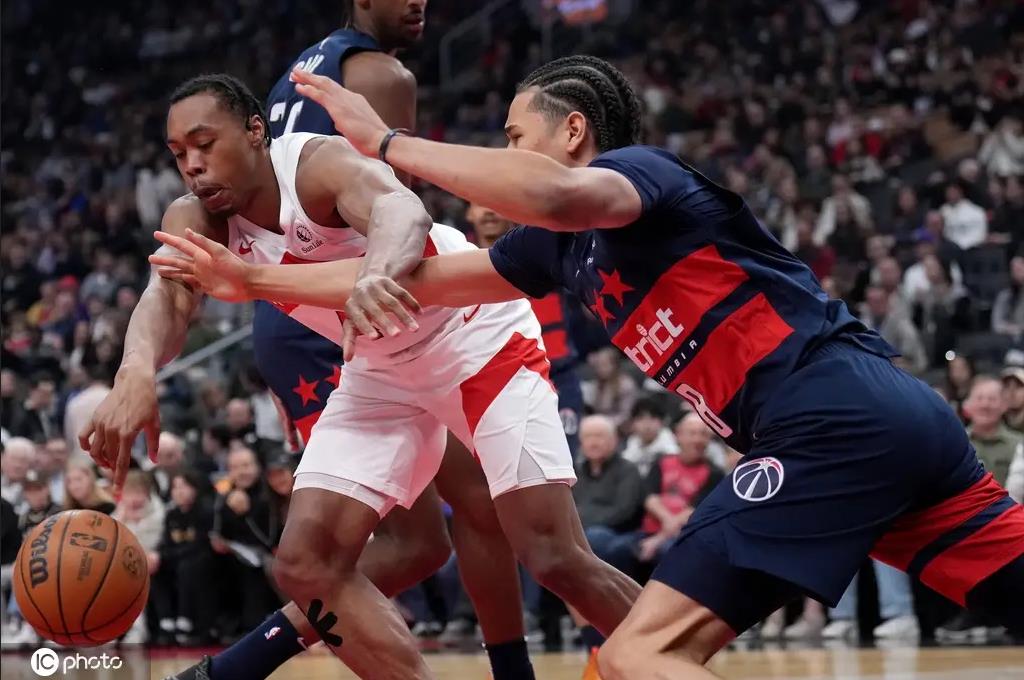 猛龙全队伤兵复出,击败公牛结束两连败 猛龙全队伤兵复出,击败公牛结束两连败