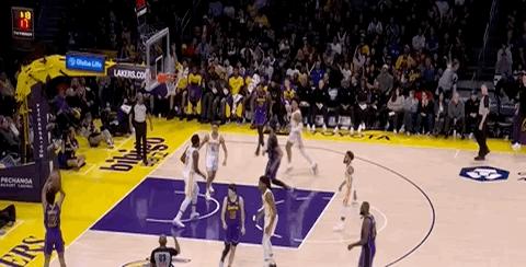 湖人惨败老鹰，詹姆斯砍下31分